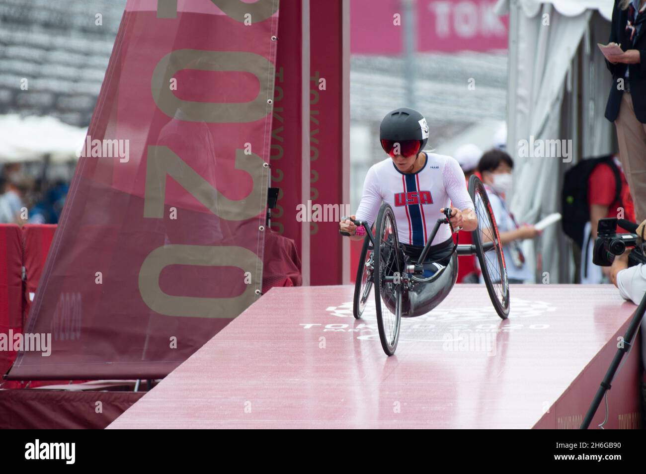 Oksana Masters of Team USA startet das H5-Zeitfahren der Frauen bei den Paralympics 2020 in Tokio Stockfoto