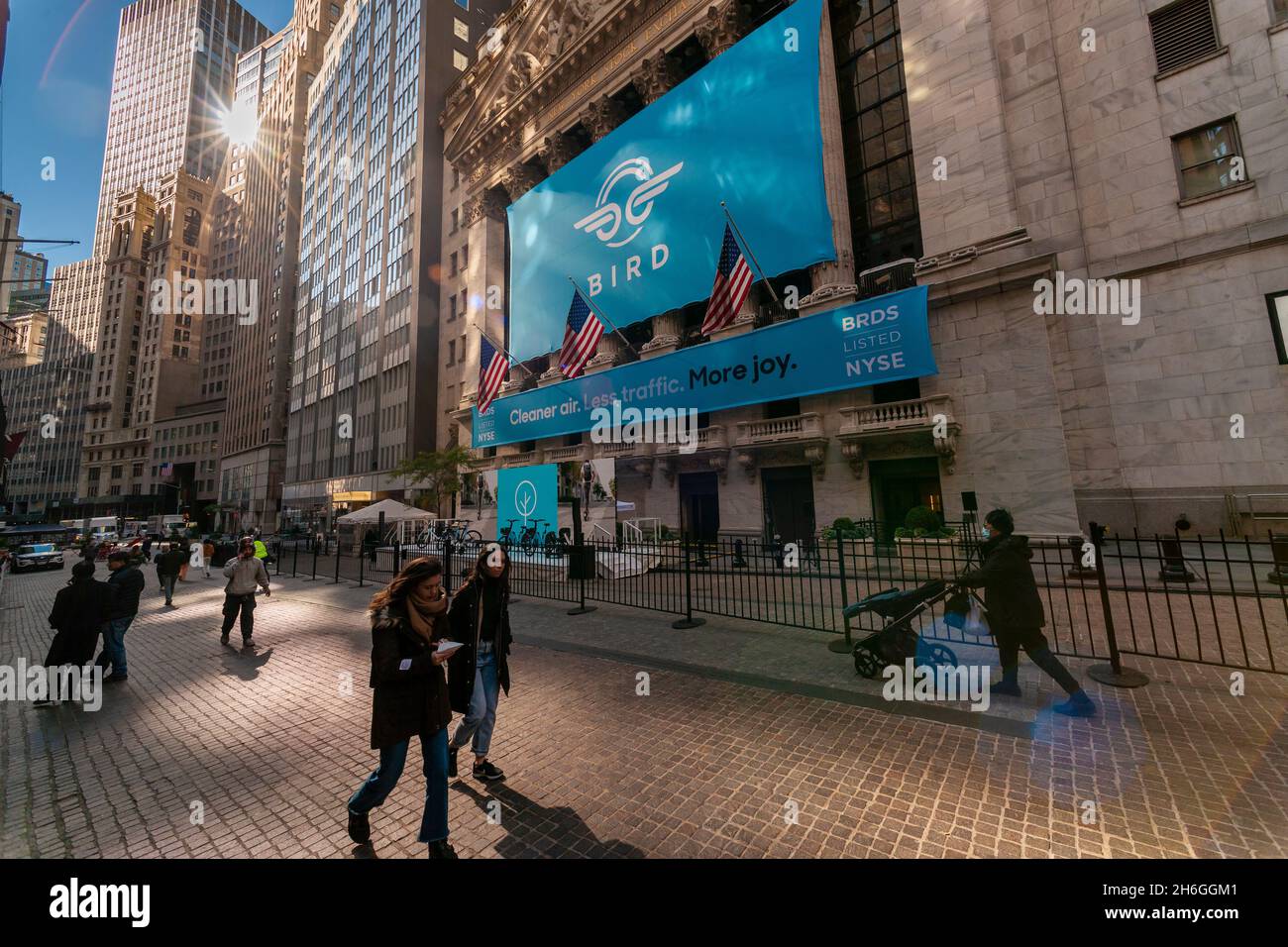 Die New Yorker Börse wird am Freitag, den 5. November 2021, für das erste öffentliche Angebot von Bird Rides Inc., einem Unternehmen für Mikromobilitätslösungen, eingerichtet. Das Unternehmen, das über einen SPAC-Deal mit Switchback II Corp. (© Richard B. Levine) notiert ist Stockfoto