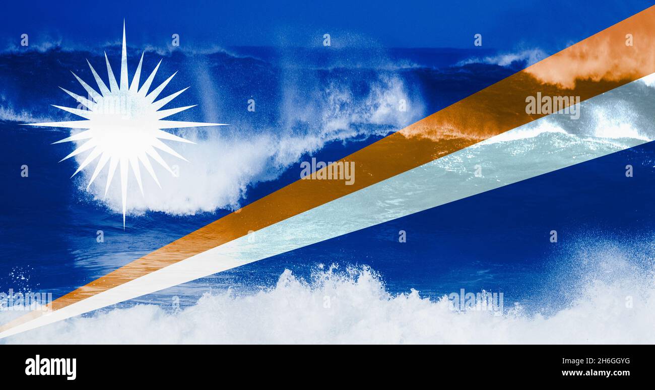 Die Flagge der Marshall-Inseln wurde auf dem Bild der großen Wellen überlagert. Klimawandel, globale Erwärmung, Überschwemmungen, Anstieg des Meeresspiegels... Konzept Stockfoto