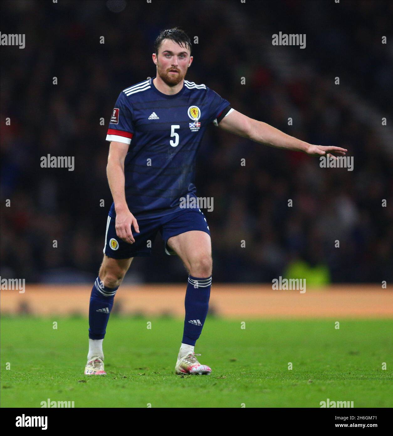 15. November 2021; Hampden Park, Glasgow, Schottland, FIFA Fußball-Weltmeisterschaft 2022, Schottland gegen Dänemark; John Souttar aus Schottland Stockfoto