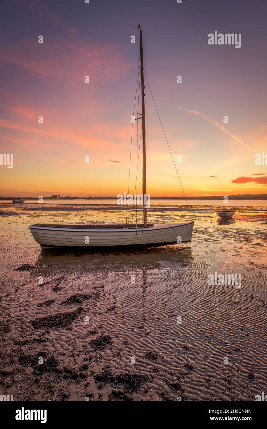 Sunset Sailing Boat - Burrow Rosslare Strand Wexford Stockfoto