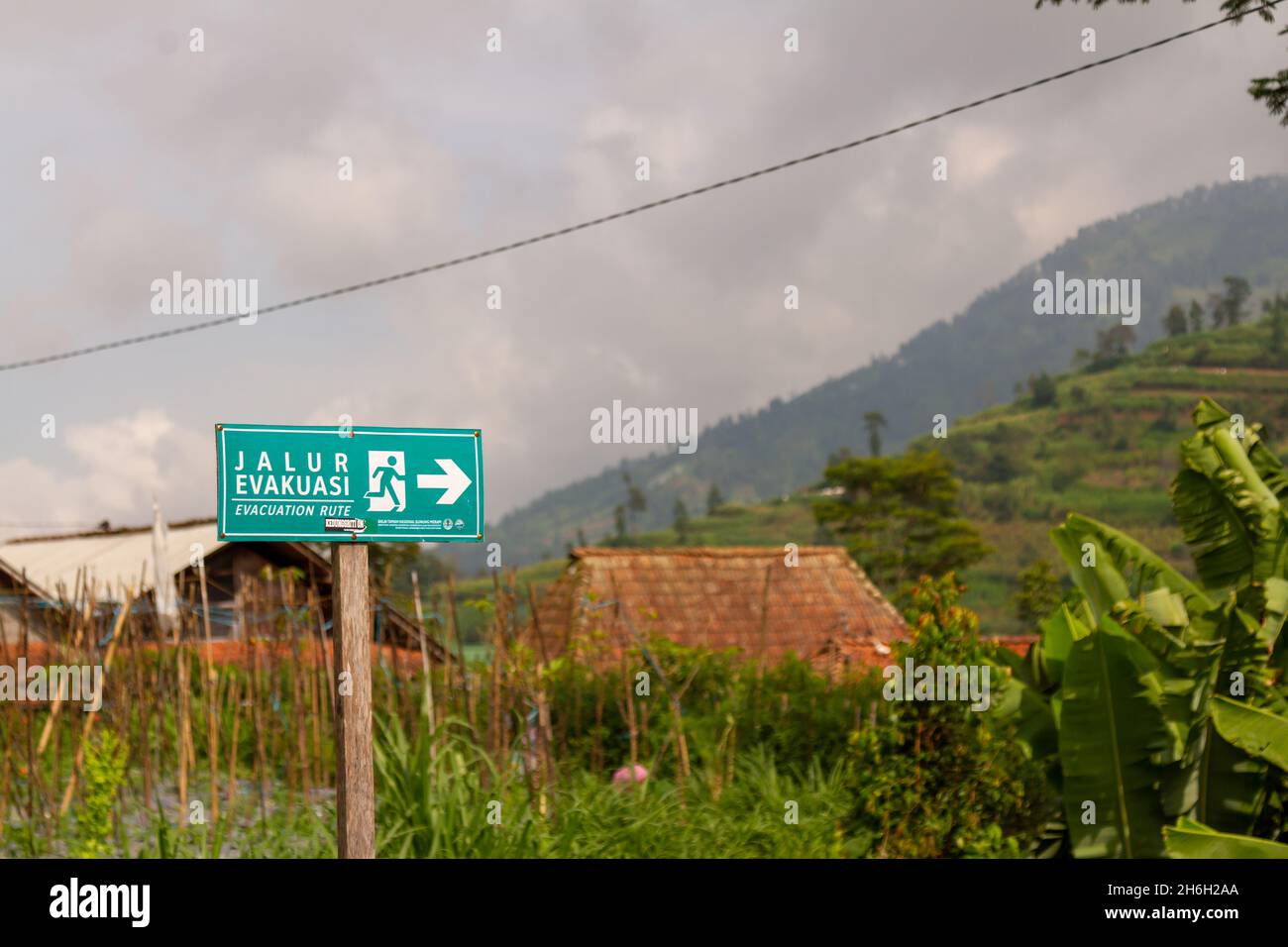 Schild für Evakuierungsrouten im Gunung Merapi Nationalpark, Selo Boyolali Stockfoto