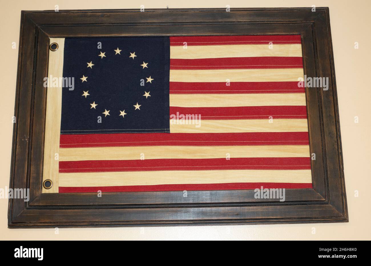 Dreizehn Sterne Betsy Ross Flagge, die die 13 Kolonien repräsentiert, die während des revolutionären Krieges für die Unabhängigkeit kämpften. Minneapolis Minnesota, USA Stockfoto