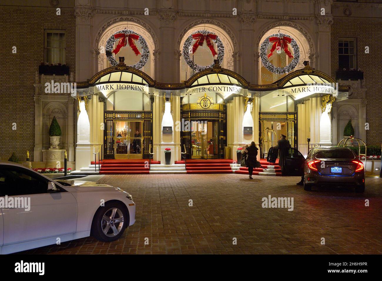 Das Intercontinental Mark Hopkins Hotel während der Weihnachtszeit, San Francisco CA Stockfoto
