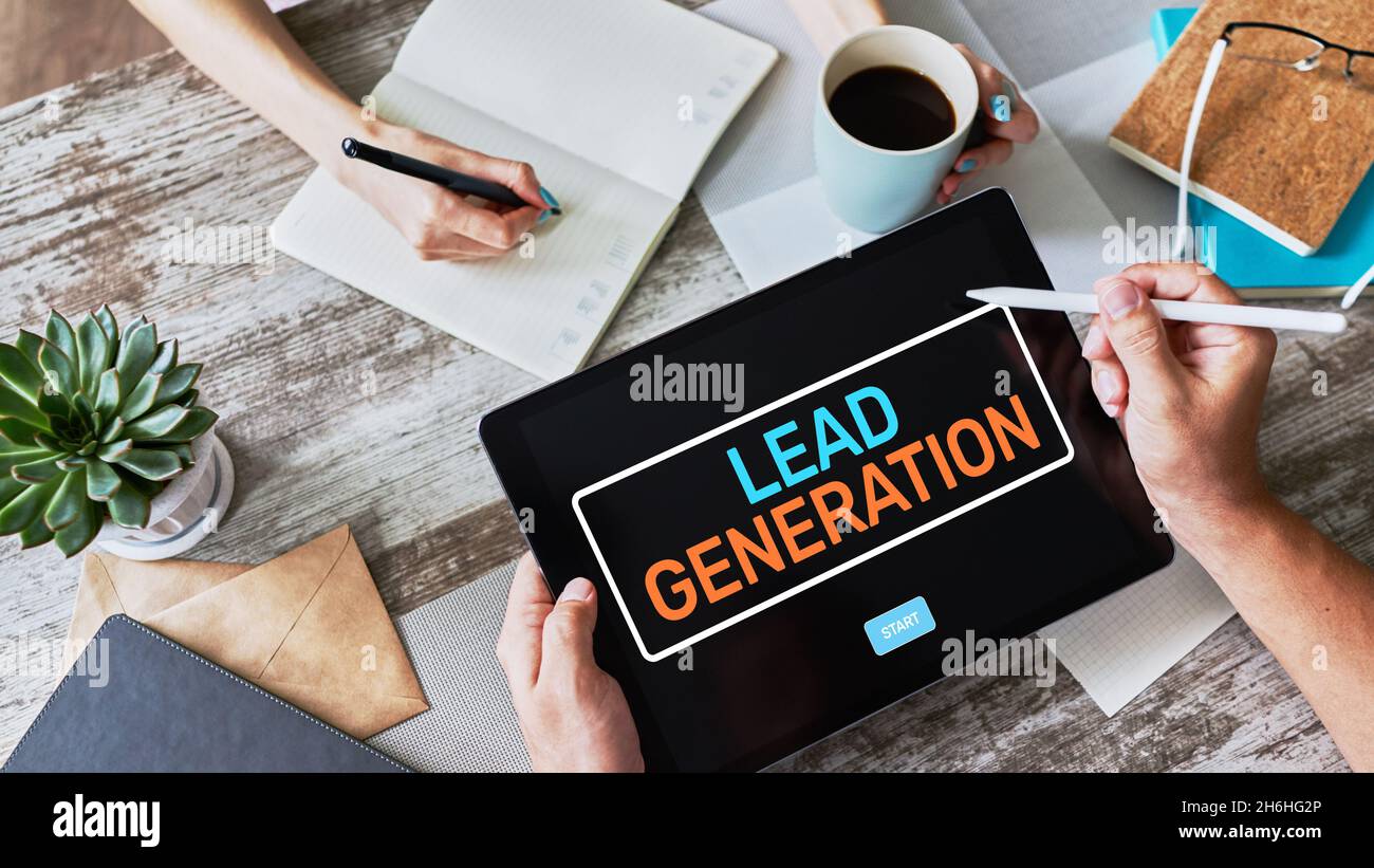 Starttaste für die Generierung von Ableitungen auf dem Bildschirm. Digitales Marketing und Geschäftsstrategiekonzept. Stockfoto
