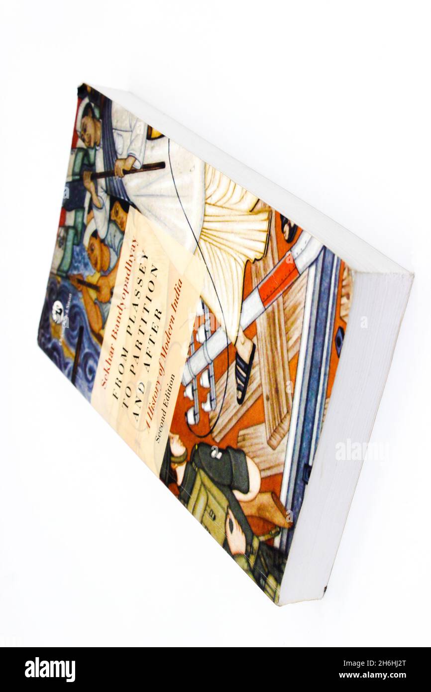 Noida , Utter pardesh , Indien - oktober 17 2021 , Geschichte von Morden indien Buch , Geschichte des modernen indien Buch auf weißem Hintergrund mit selektivem Fokus Stockfoto