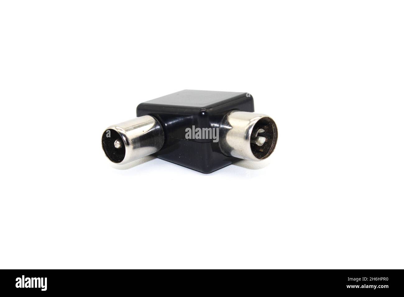 Kabel-PIN des Fernsehers auf weißem Hintergrund mit selektivem Fokus isoliert Stockfoto