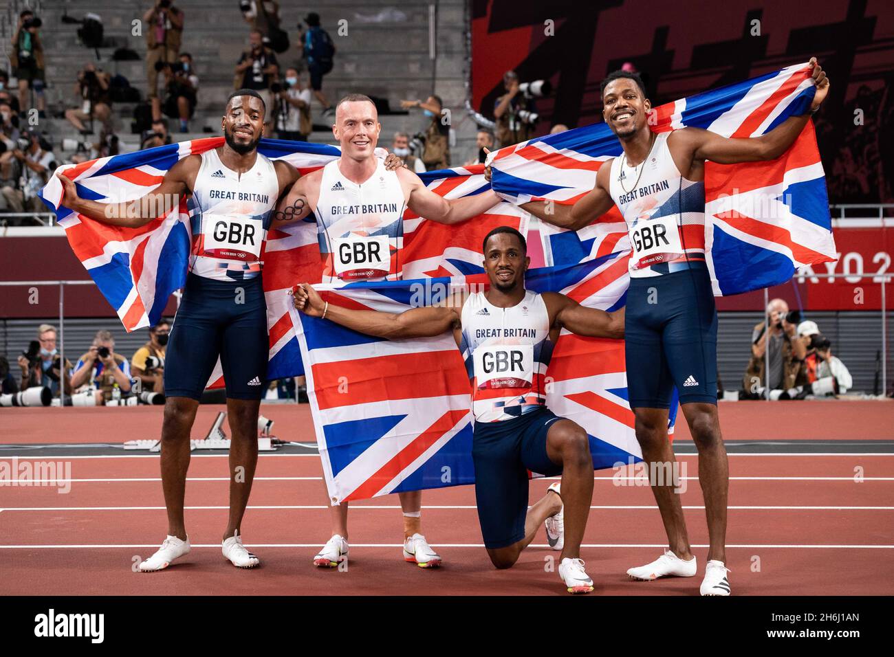Großbritanniens Männer-Staffelteam mit 4x100 m-Übergröße erspielen bei den olympischen spielen in Tokio Silber. Mitchell-Blake, Kitty, Utah, Hughes Stockfoto
