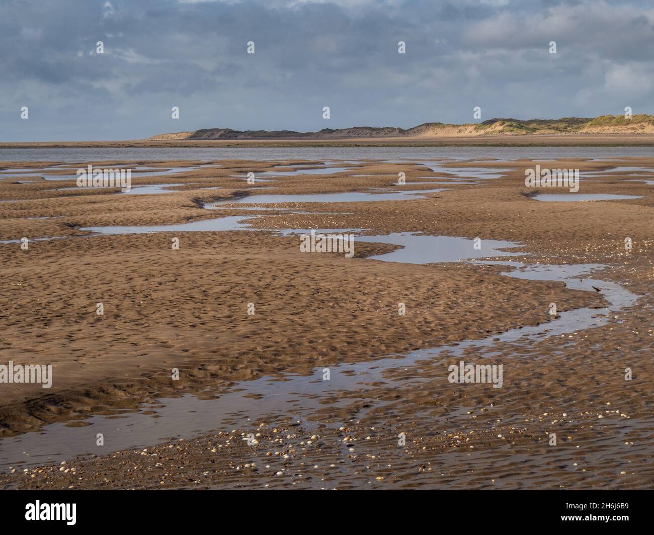 Wasserlinie bei Instow, an der Flussmündung des Torridge. Stockfoto