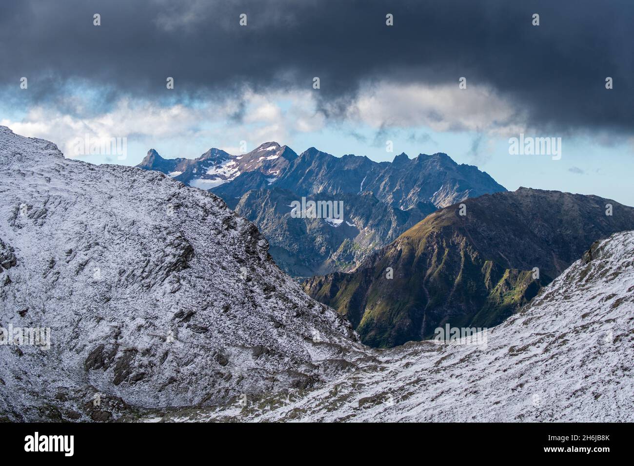 Bergblick mit erstem Schnee in Piora, Tessin Stockfoto