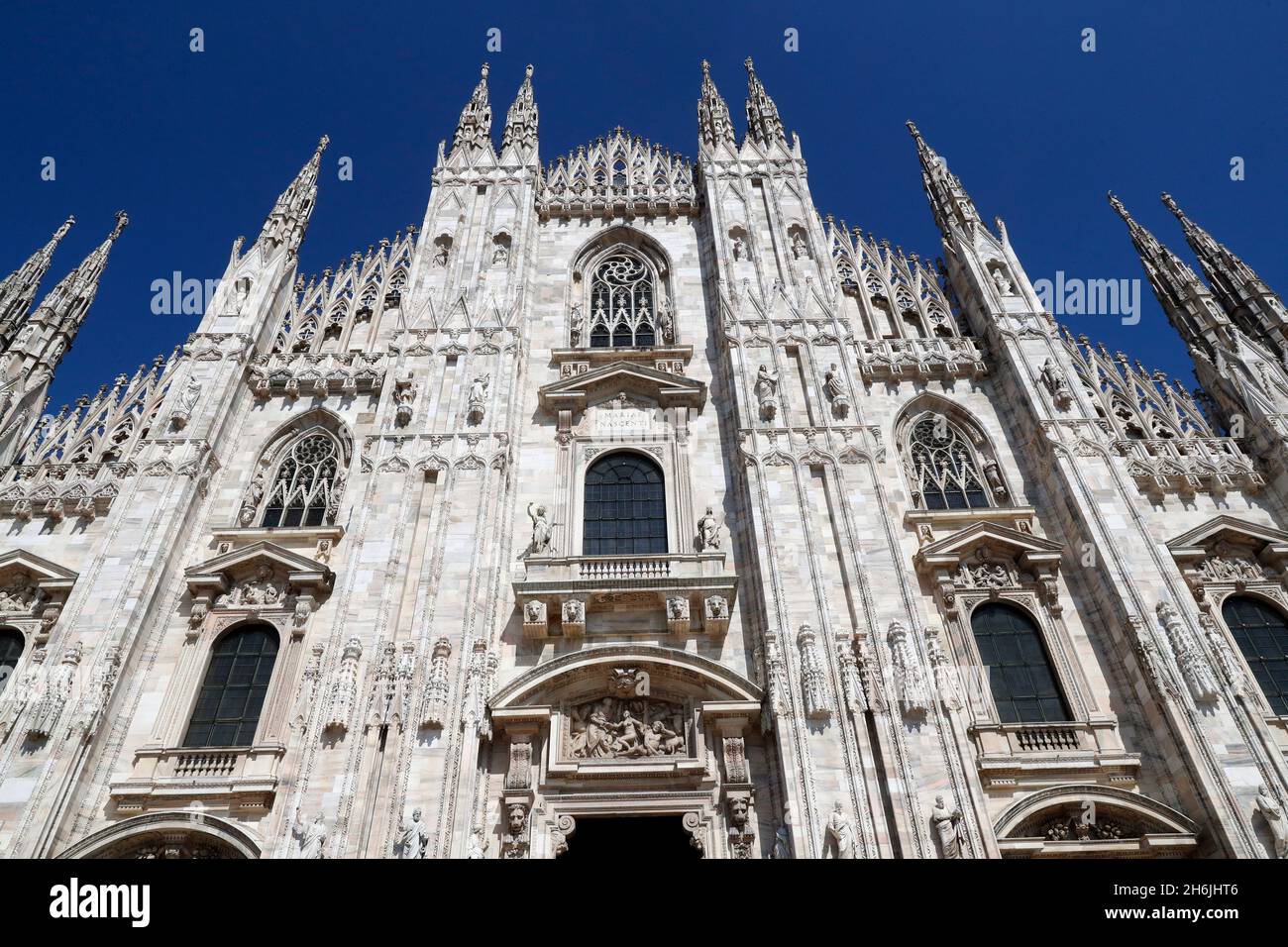Die Westfassade des Doms, die Kathedrale im gotischen Stil, die der Hl. Maria, Mailand, der Lombardei, Italien, Europa gewidmet ist Stockfoto