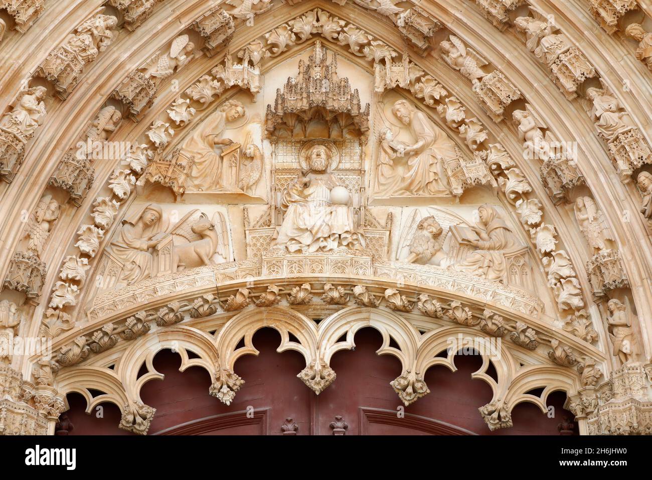 Jesus mit den vier Evangelisten, Kloster Batalha, spätgotische Architektur, vermischt mit dem manuelinischen Stil, USA, Batalha, Centro, Portugal Stockfoto