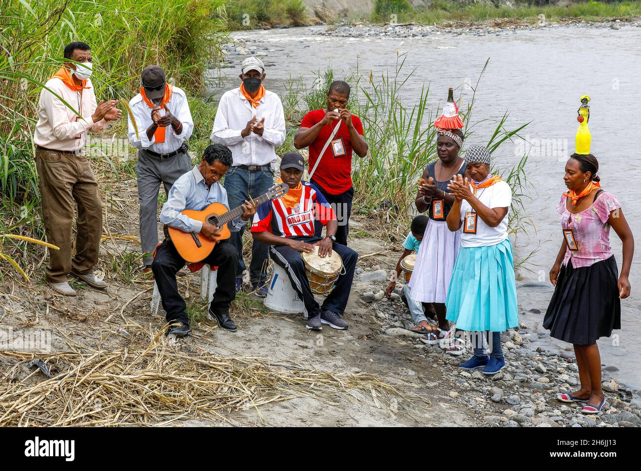 Afro-ecuadorianische Gruppe spielt Bomba und tanzt in Valle del Chota, Ecuador, Südamerika Stockfoto