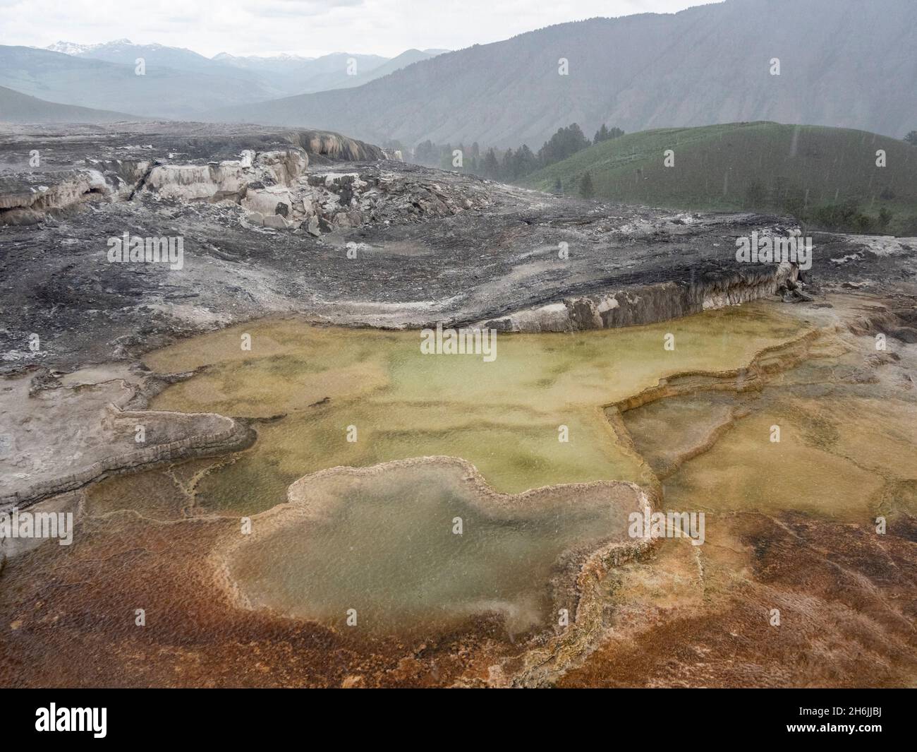 Mammoth Hot Springs Terraces, Yellowstone National Park, UNESCO-Weltkulturerbe, Wyoming, Vereinigte Staaten von Amerika, Nordamerika Stockfoto