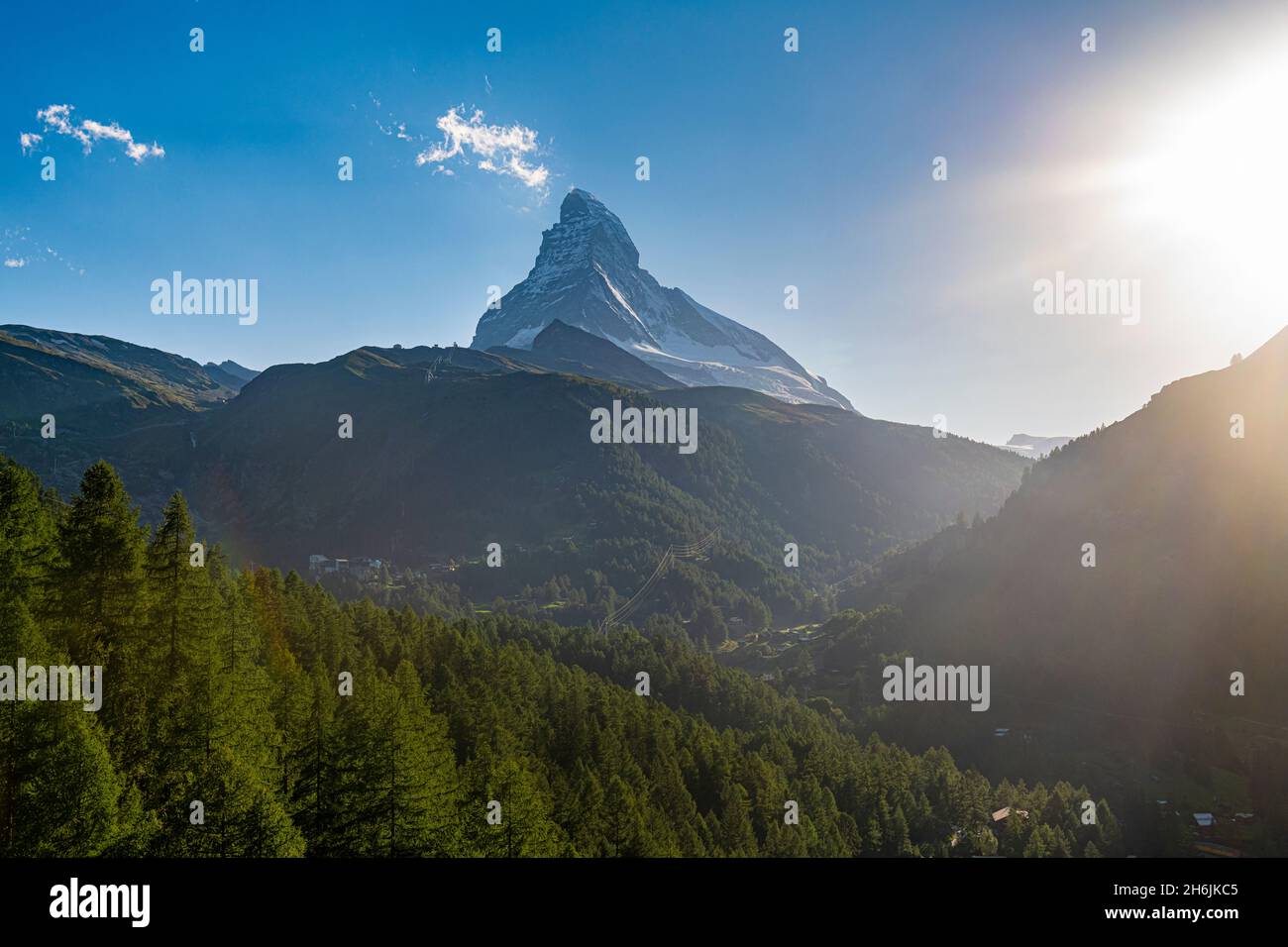 Das Matterhorn, hinter Zermatt bei Sonnenuntergang, Wallis, Schweizer Alpen, Schweiz, Europa Stockfoto