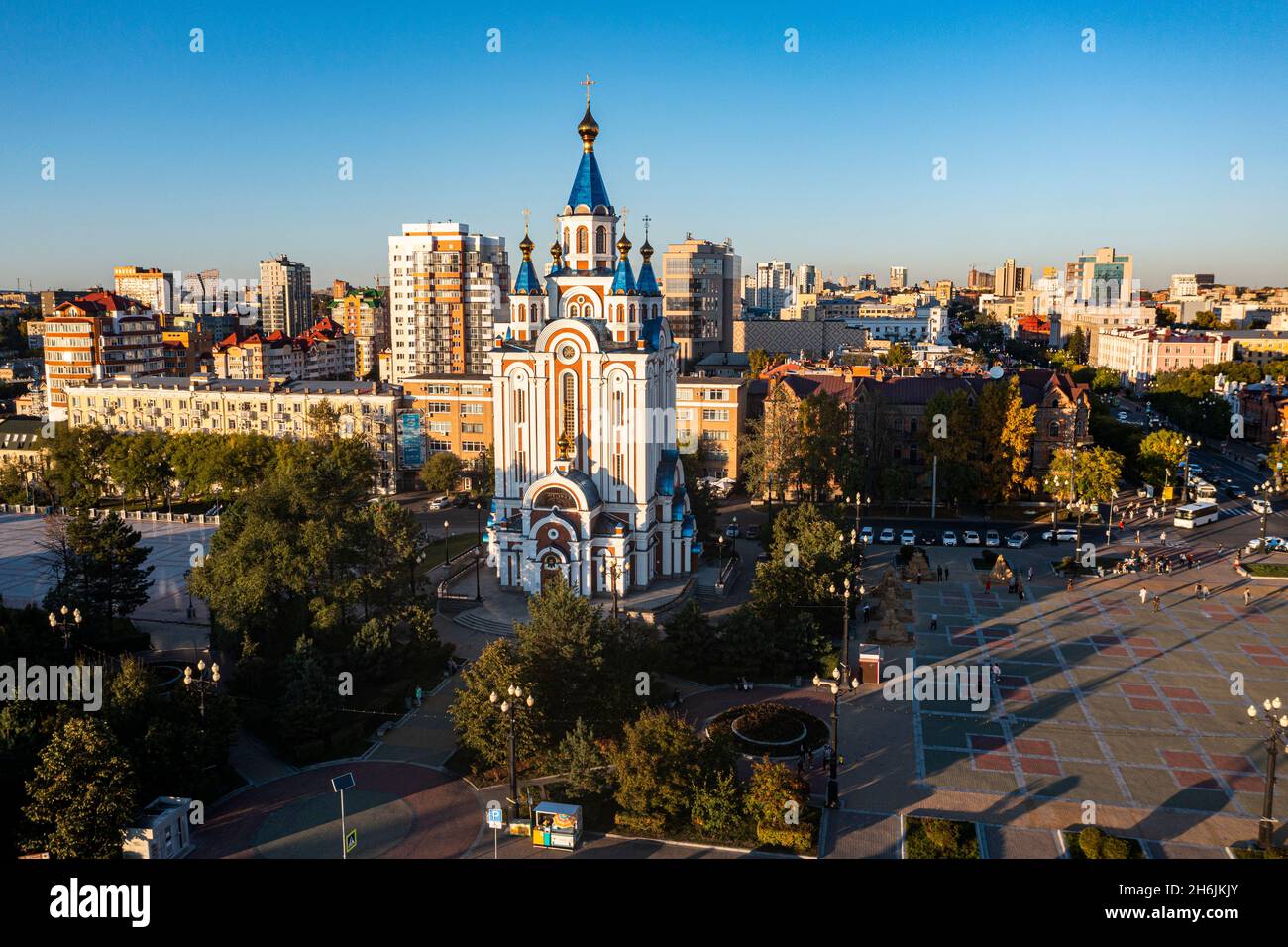 Luftaufnahme der Uspenski Kathedrale der Himmelfahrt auf dem Komsomolplatz, Chabarowsk, Chabarowsk Region, Russland, Eurasien Stockfoto