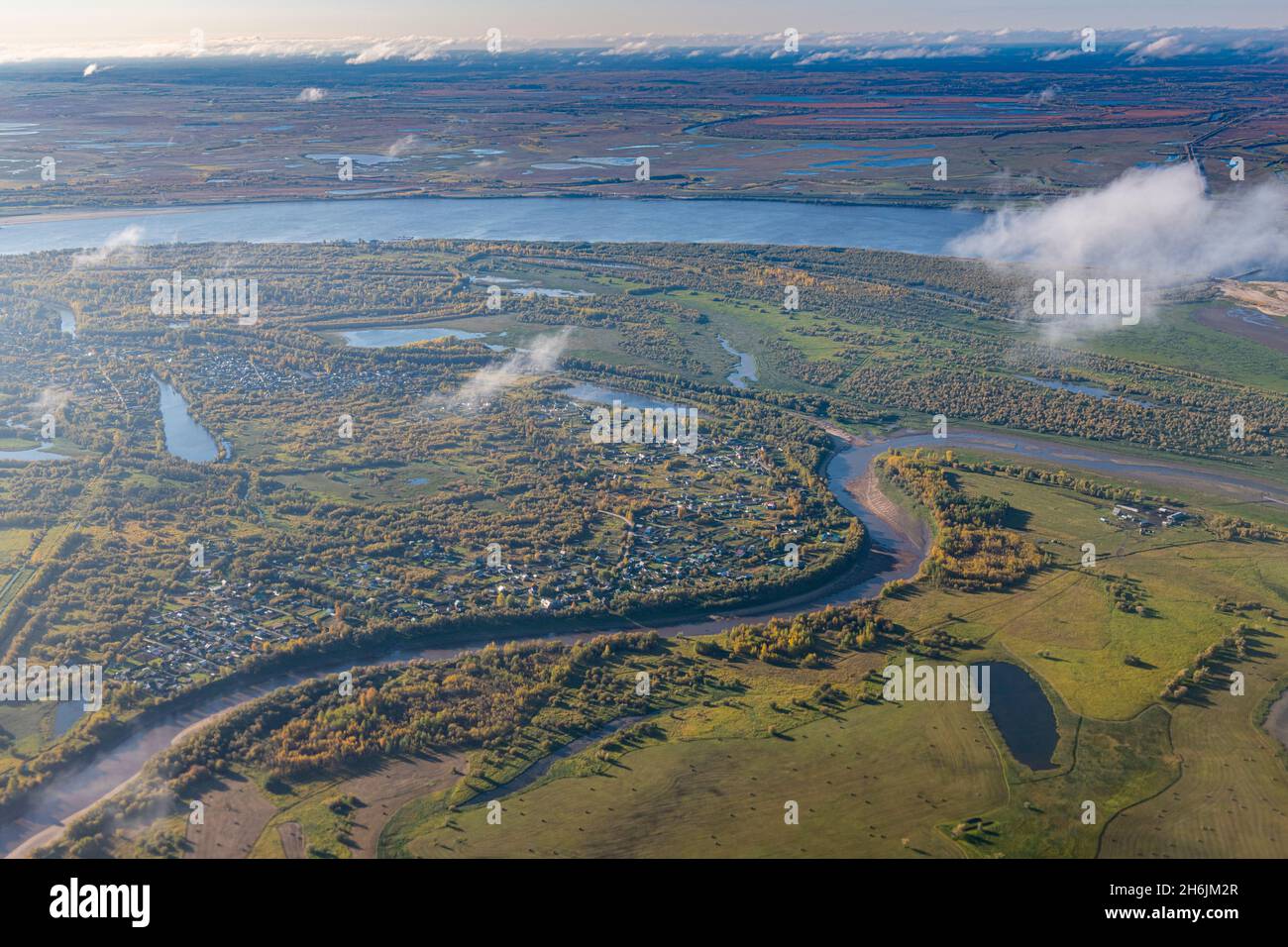 Luftaufnahme des ob-Flusses in der Nähe von Nischnewartowsk, Autonomer Kreis Chanty-Mansi, Russland, Eurasien Stockfoto
