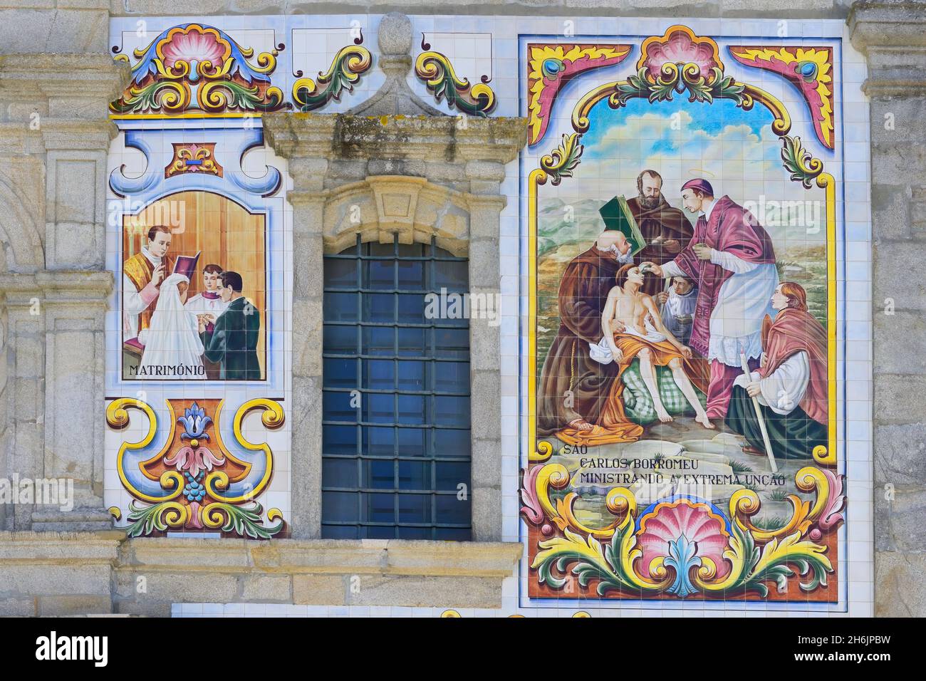 Valega Hauptkirche, Detail der Fassade mit Azulejos bedeckt, Valega, Beira, Portugal, Europa Stockfoto