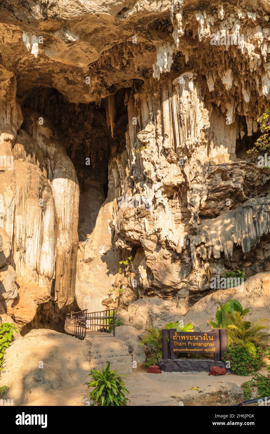 Eintritt zur Phra Nang Nai Cave, Railay Peninsula, Provinz Krabi, Thailand, Südostasien, Asien Stockfoto
