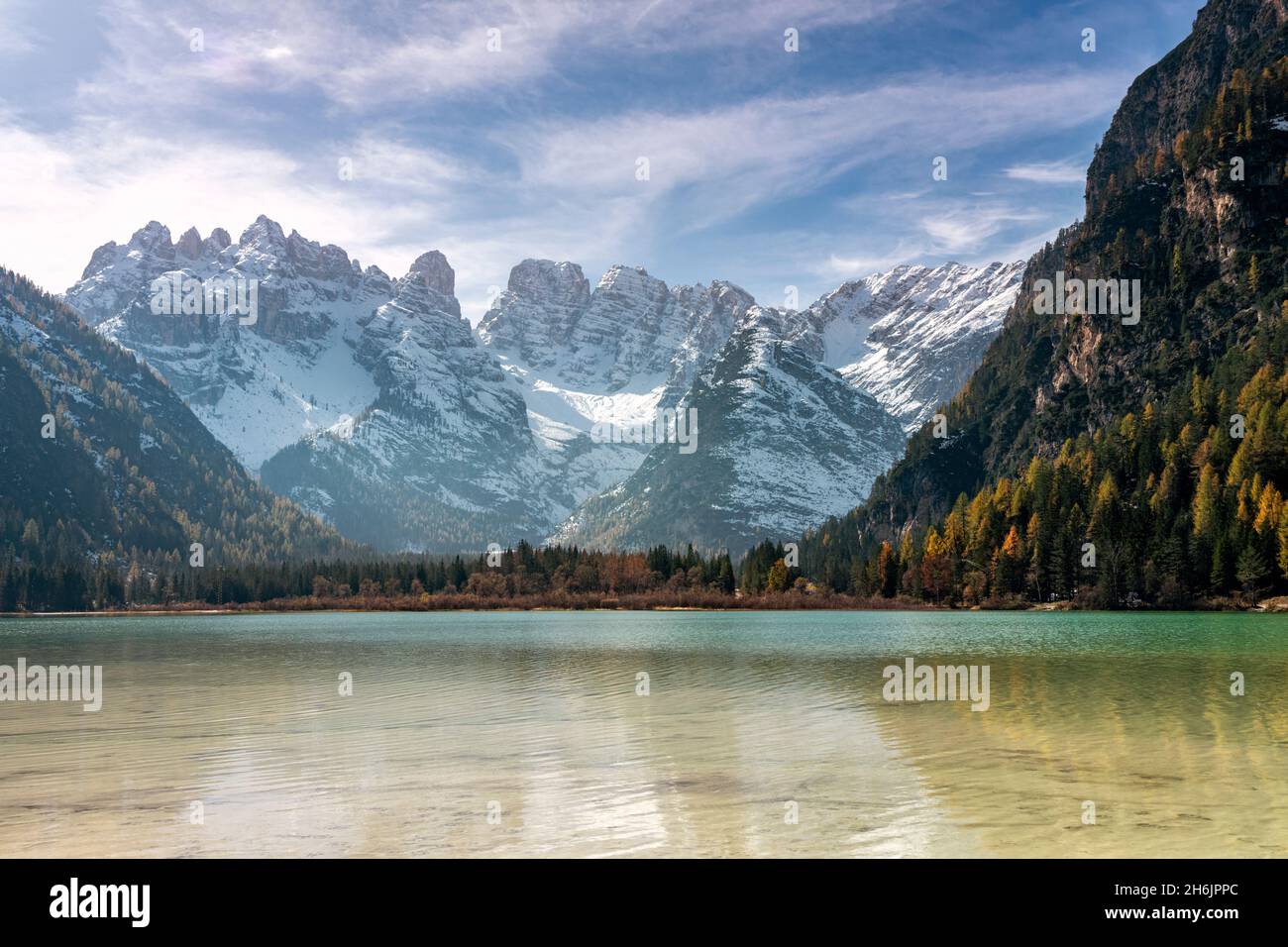 Gipfel von Cristallo Gruppenansicht vom unberührten Landrosee, Dolomiten, Toblach, Provinz Bozen, Südtirol, Italien, Europa Stockfoto