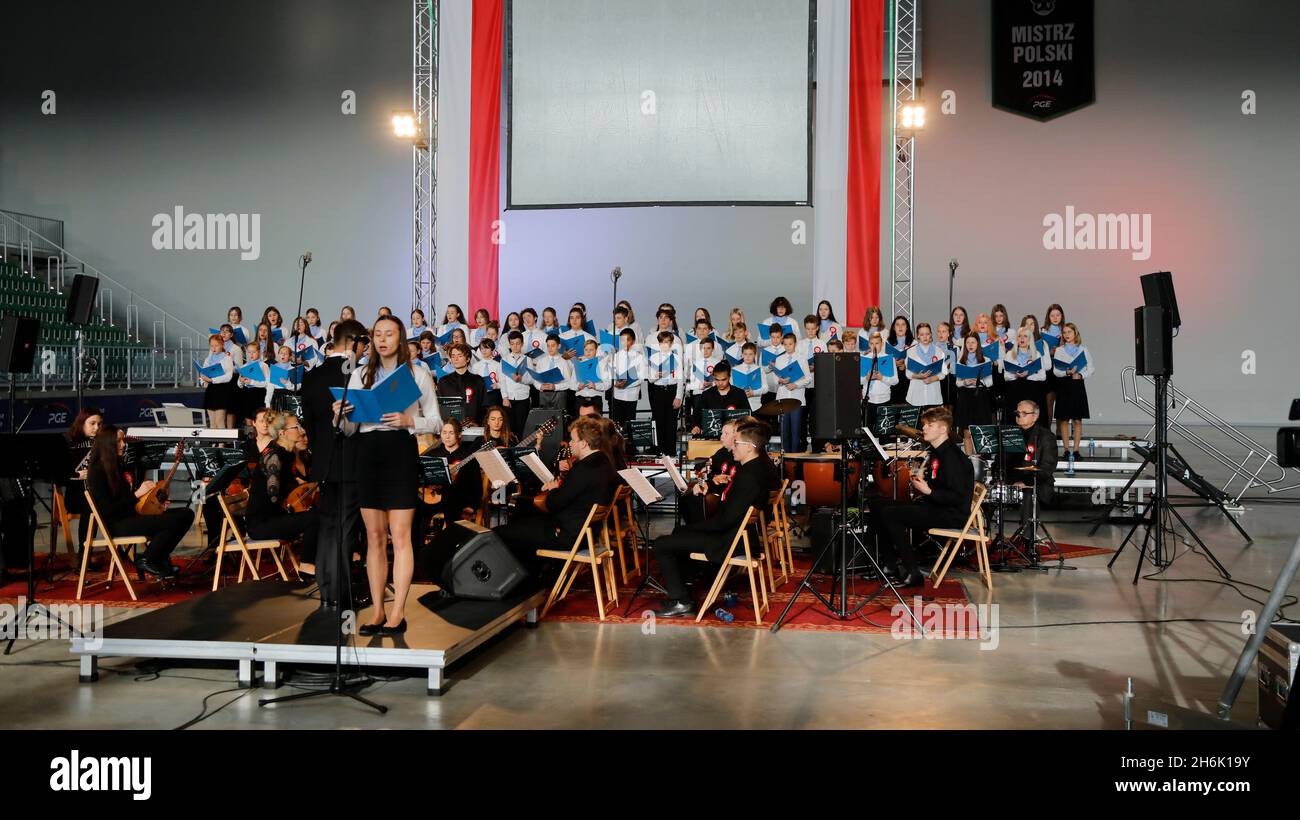 Fearities to 103. Polnischen Unabhängigkeits / Narodowe Święto Niepodległości mit dem Orkiestra Mandolinowców im. Tadeusz Grudziński unter d Stockfoto