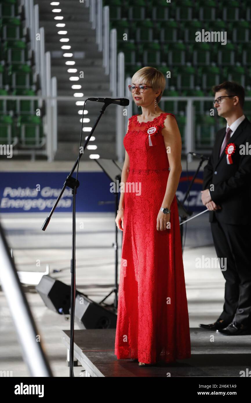 Dorota Adaszewska bei Feierlichkeiten zum 103. Polnischen Unabhängigkeits / Narodowe Święto Niepodległości mit dem Orkiestra Mandolinowców im. Tade Stockfoto