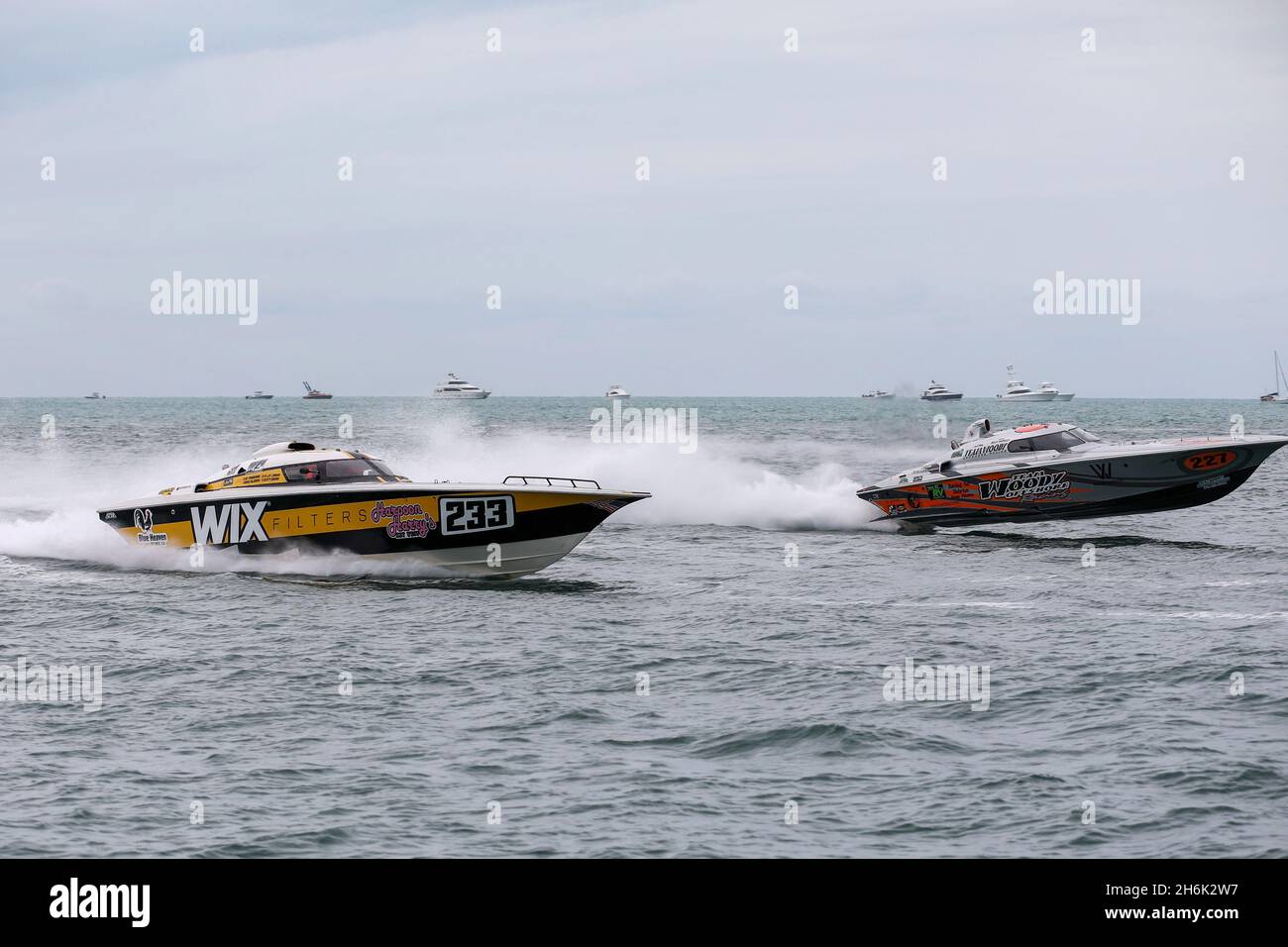 Key West, USA. November 2021. 233 Entwickler während der Offshore Racing World Champions: 7. November C 14., 2021. Verschiedene Klasse Schnellboote gehören: Extreme, Class One, Super Cat, VX, Modified & Stock V, Super Stock, P1 Super Stock. (Foto von Yaroslav Sabitov/YES Market Media/Sipa USA) Quelle: SIPA USA/Alamy Live News Stockfoto