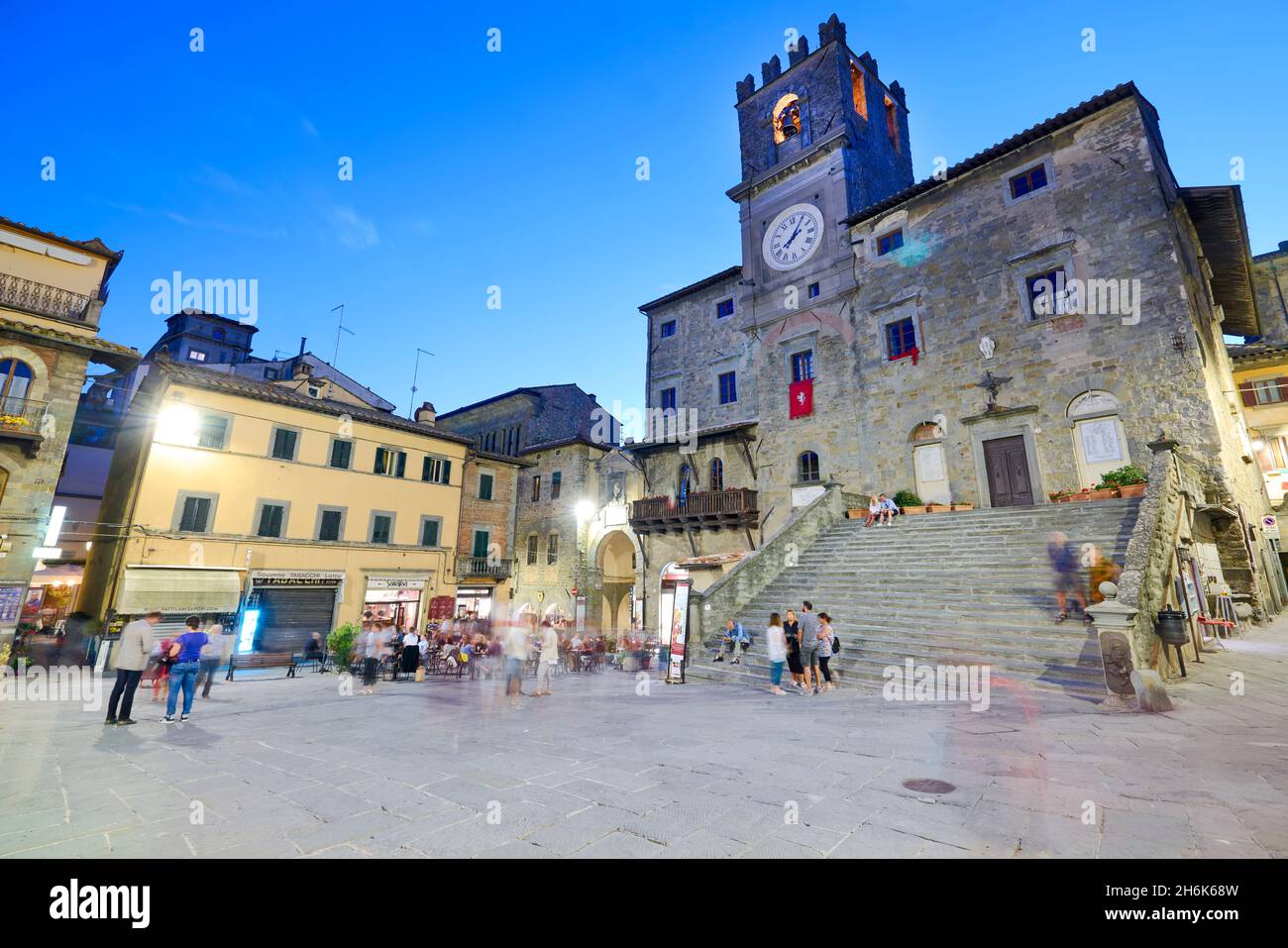 Cortona Arezzo Toskana Italien. Palazzo del Popolo auf der Piazza della Repubblica bei Sonnenuntergang Stockfoto