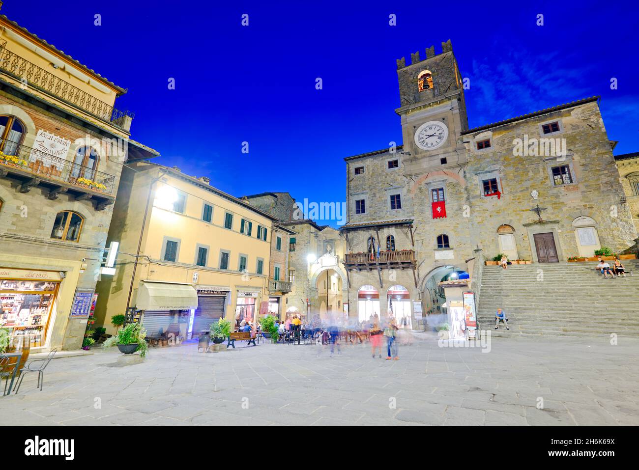 Cortona Arezzo Toskana Italien. Palazzo del Popolo auf der Piazza della Repubblica bei Sonnenuntergang Stockfoto