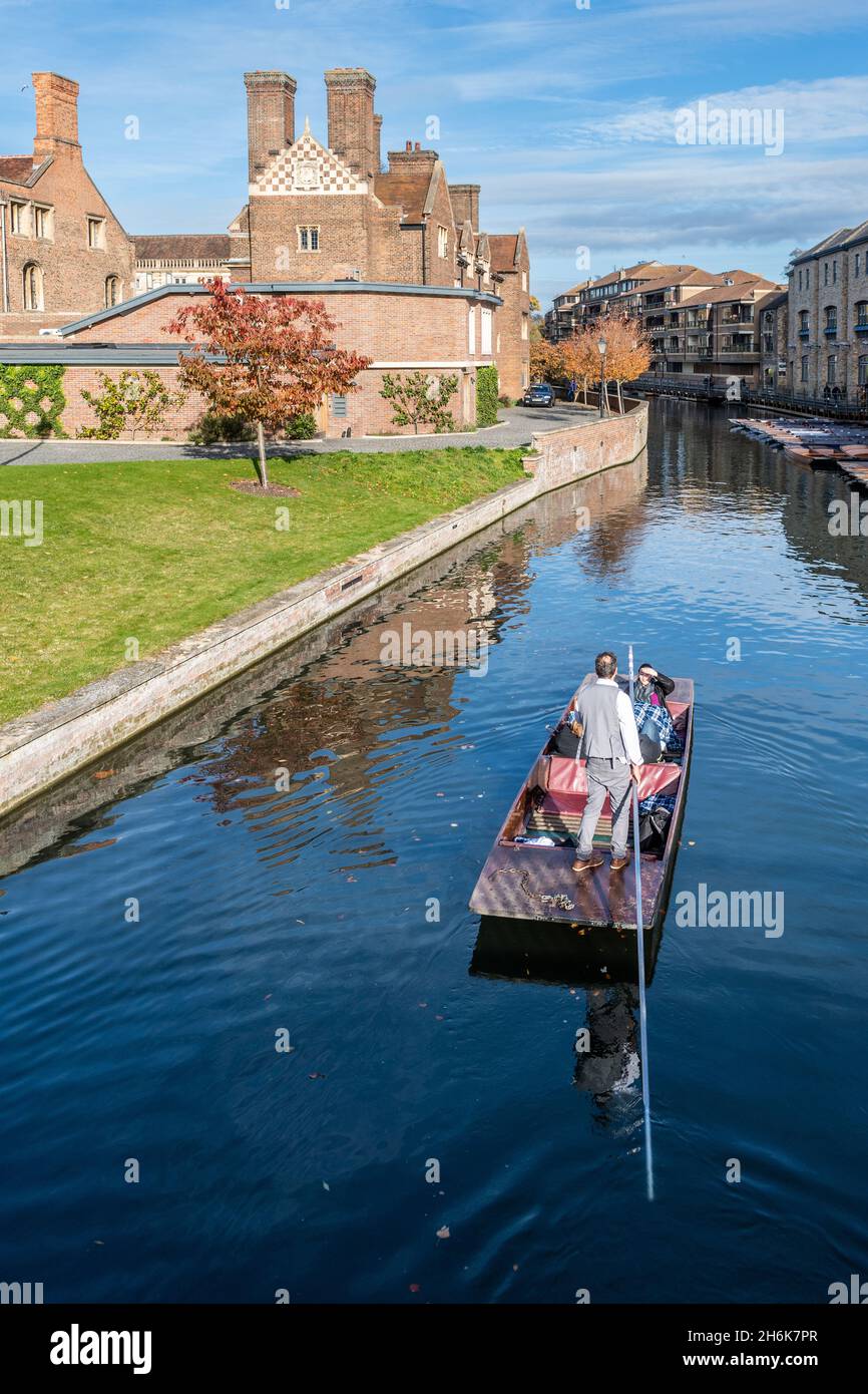 Punt on the River Cam in Cambridge, Großbritannien. Stockfoto