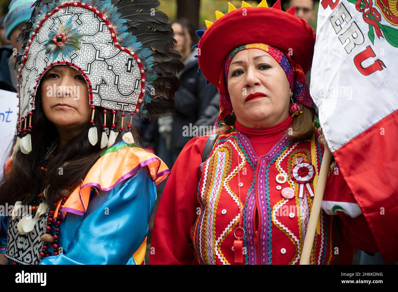 London. Lincoln's Inn Fields. Die Extinction Rebellion markiert das Ende der COP 26. Uneinsame peruanische Frauen fordern Klimagerechtigkeit Stockfoto