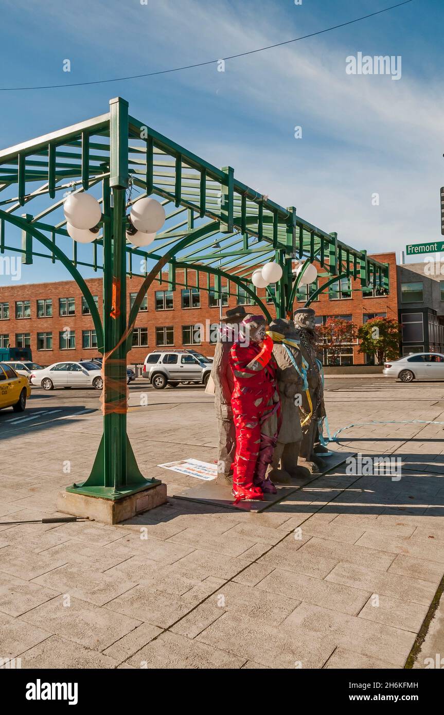 „People Waiting for the Interurban“-Skulptur von Richard S. Beyer in Fremont, Washington. Stockfoto