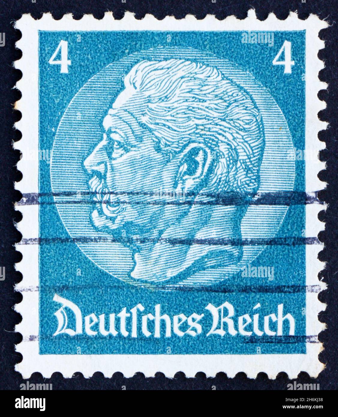 DEUTSCHLAND - UM 1932: Eine in Deutschland gedruckte Briefmarke zeigt Paul von Hindenburg, 2. Bundespräsident, um 1928 Stockfoto