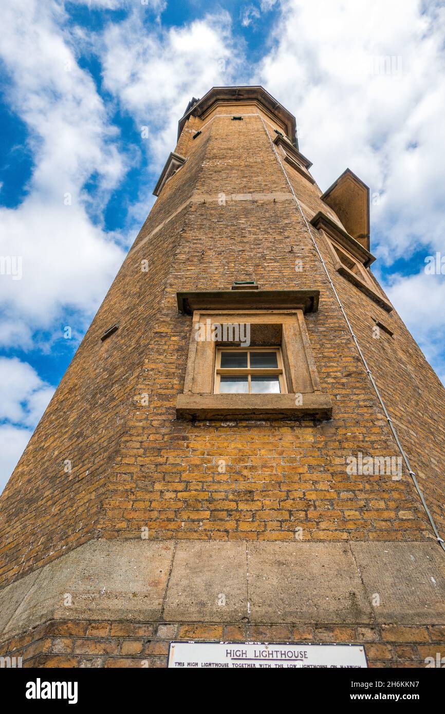 High Lighthouse in der Nähe des Grünen in Harwich Essex England. Es gibt zwei Leuchttürme, die 150 Meter voneinander entfernt sind.das Paar wurde einst als führende Lichter verwendet Stockfoto