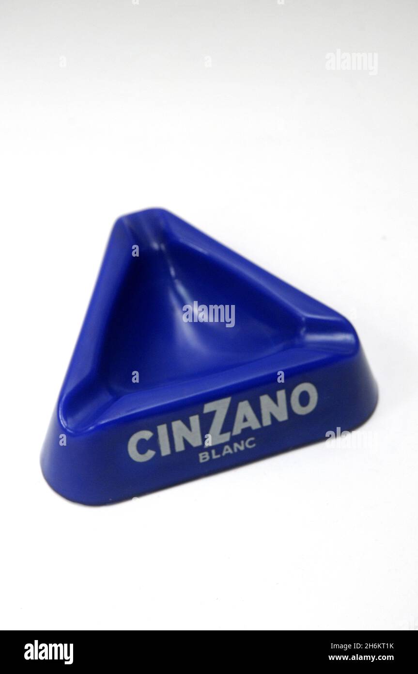 CINZANO Vorspeise, Aschenbecher für CINZANO Vintage Stockfoto