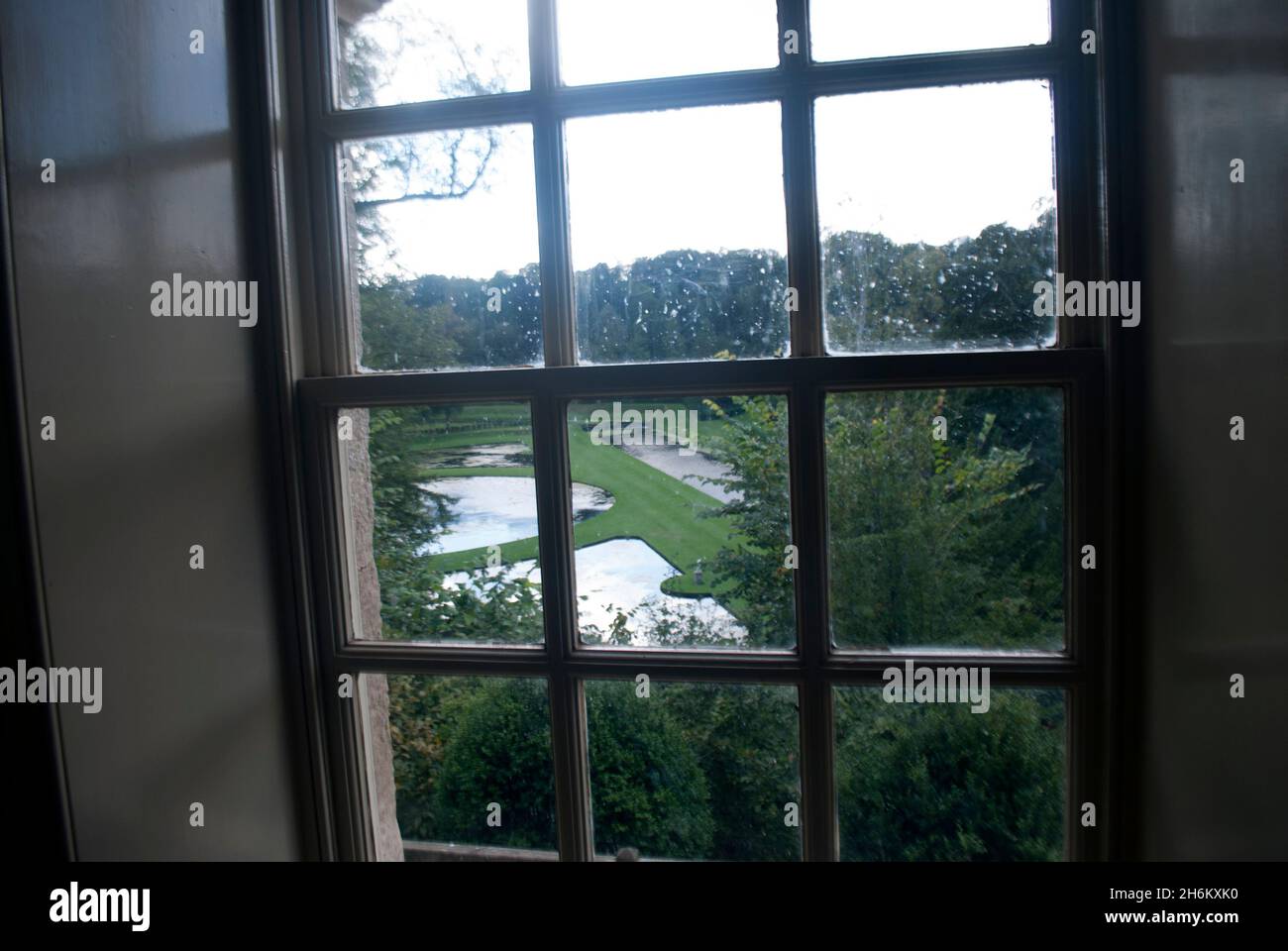 Fenster im Octagon Tower im Studley Royal Park, Fountains Abbey, Aldfield, in der Nähe von Ripon, North Yorkshire, England Stockfoto