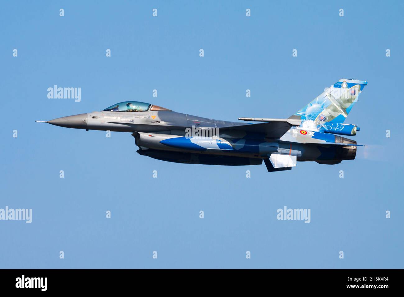 Kleine Brogel / Belgien - 12. September 2012: Militärisches Kampfflugzeug auf dem Luftstützpunkt. Flugbetrieb der Luftwaffe. Luftfahrt und Flugzeuge. Luftverteidigung. Stockfoto