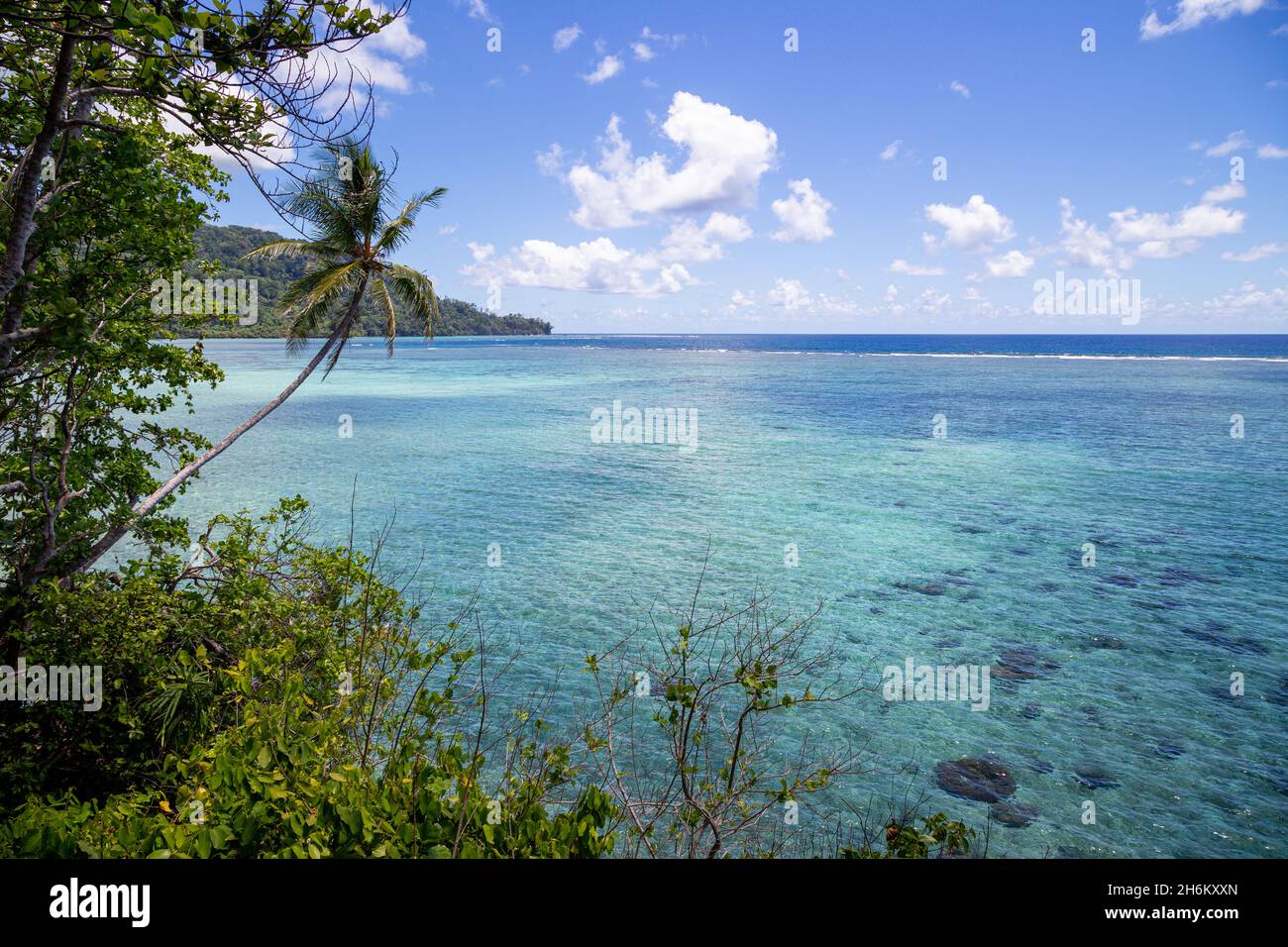 Blick über die geschützte Lagune von Tetepare Island, einem Naturschutzgebiet auf den Salomonen. Stockfoto