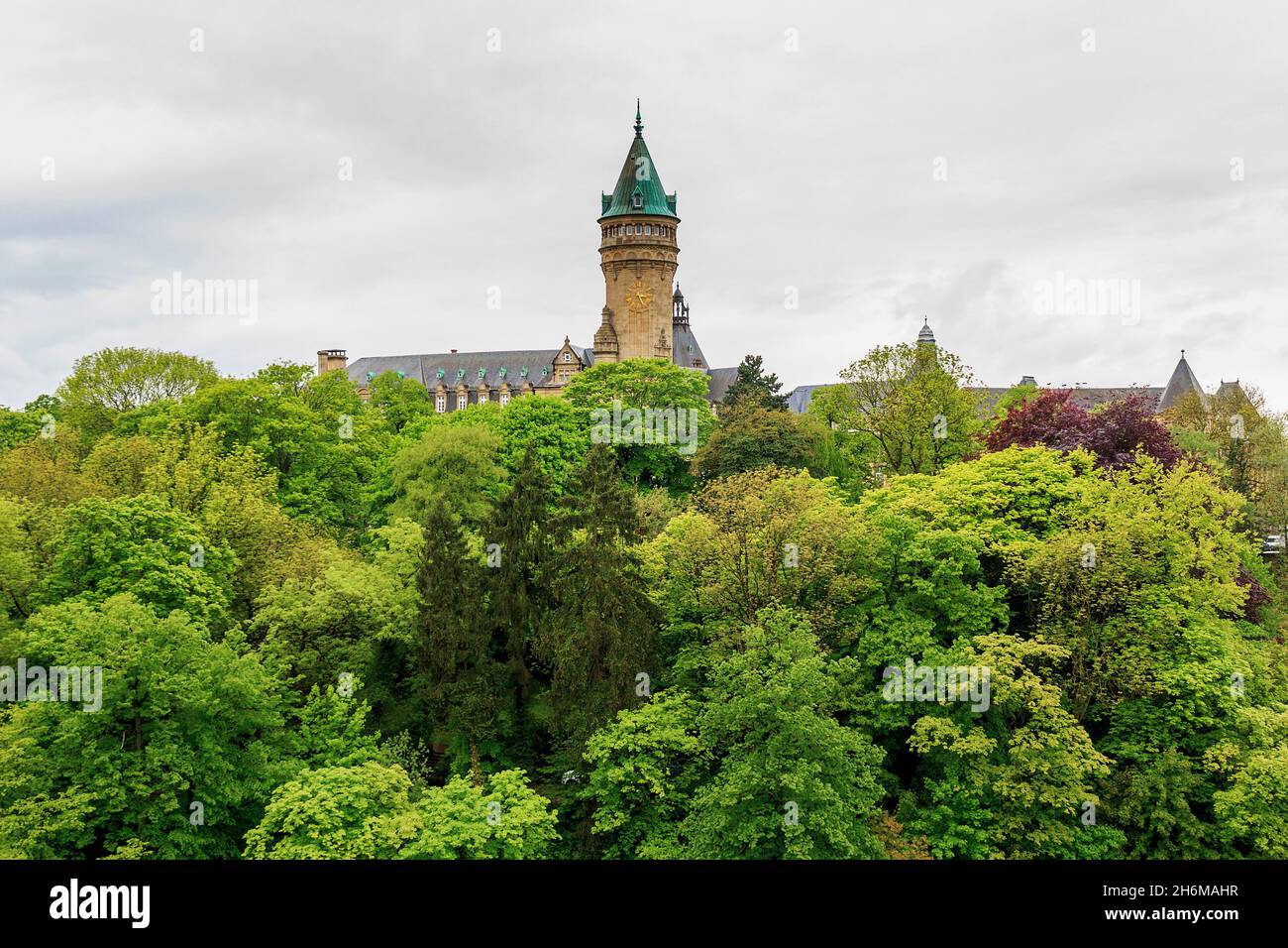 Dies ist ein Hochhaus der luxemburgischen Bank Spuerkeess in der Oberstadt am 15. Mai 2013 in Luxemburg, Luxemburg. Stockfoto