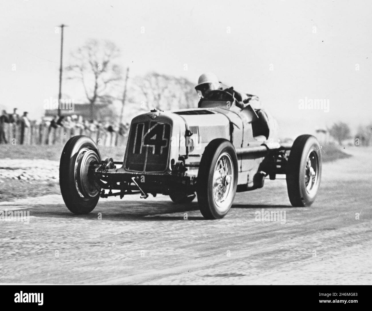 1488 ccm Supercharged ERA R11B im Donington Park bei Derby, 1. April 1939 mit dem Hon Peter Aitken. British Empire Trophy-Rennen, organisiert vom BRDC. Foto von T W Green, der damals Pressefotograf des Nottingham Journal war. Stockfoto