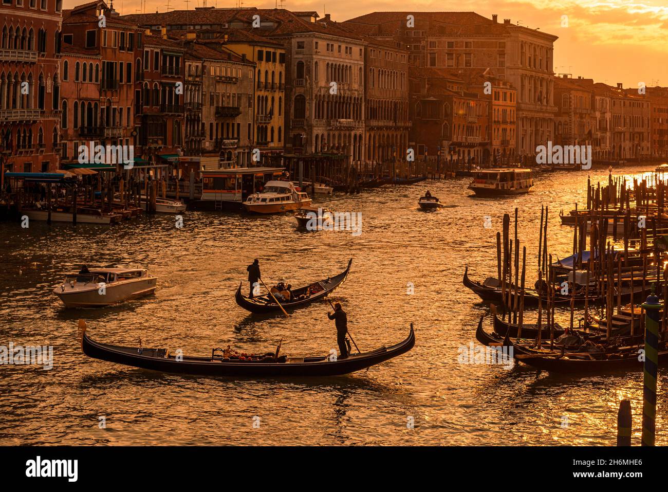 Typisch venezianische Kanäle oder Wasserstraßen, Italien. Stockfoto