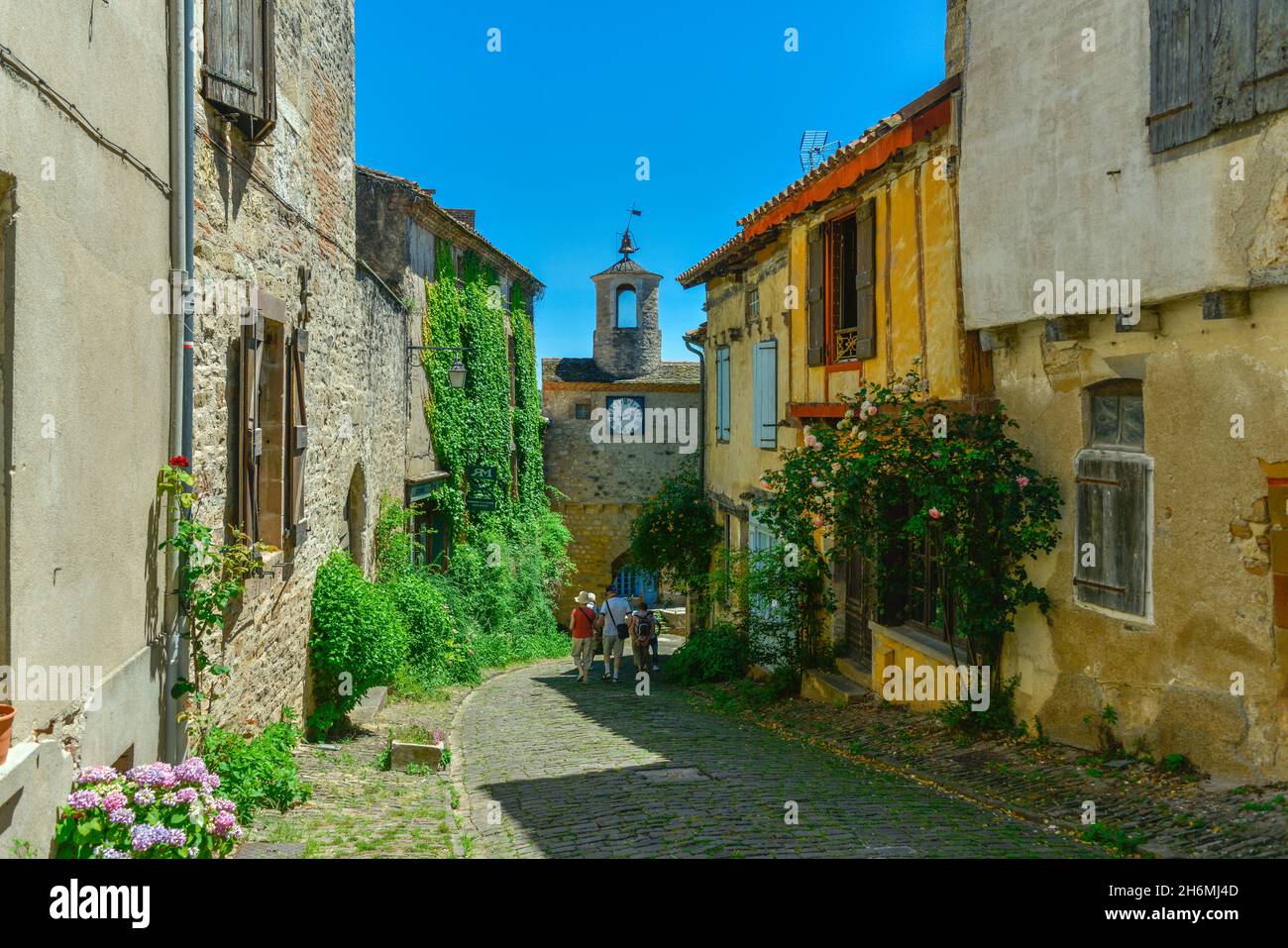 Der mittelalterliche Hügel, oder Bastide Dorf Cordes-sur-Ciel in Südfrankreich. Stockfoto