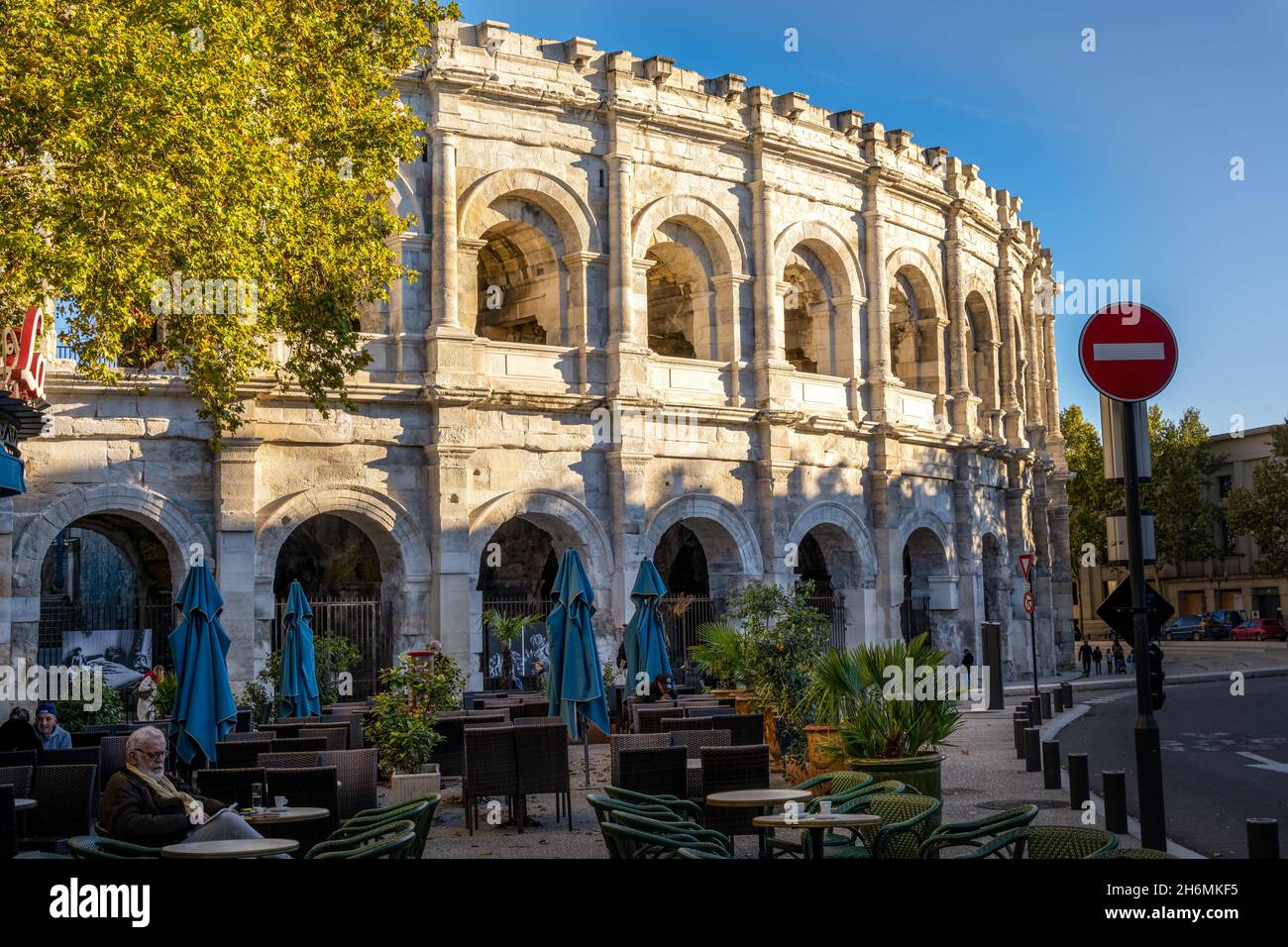 NIMES, FRANKREICH, 5. OKTOBER 2021: Römisches Amphitheater von Nîmes, Südfrankreich Stockfoto