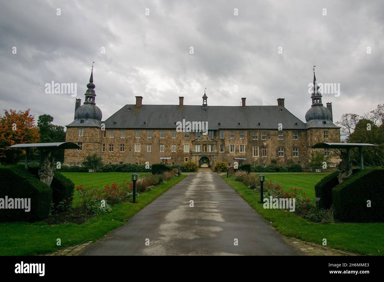 Historisches Schlossmuseum Lembeck in Dorsten, Deutschland an einem bewölkten Tag Stockfoto