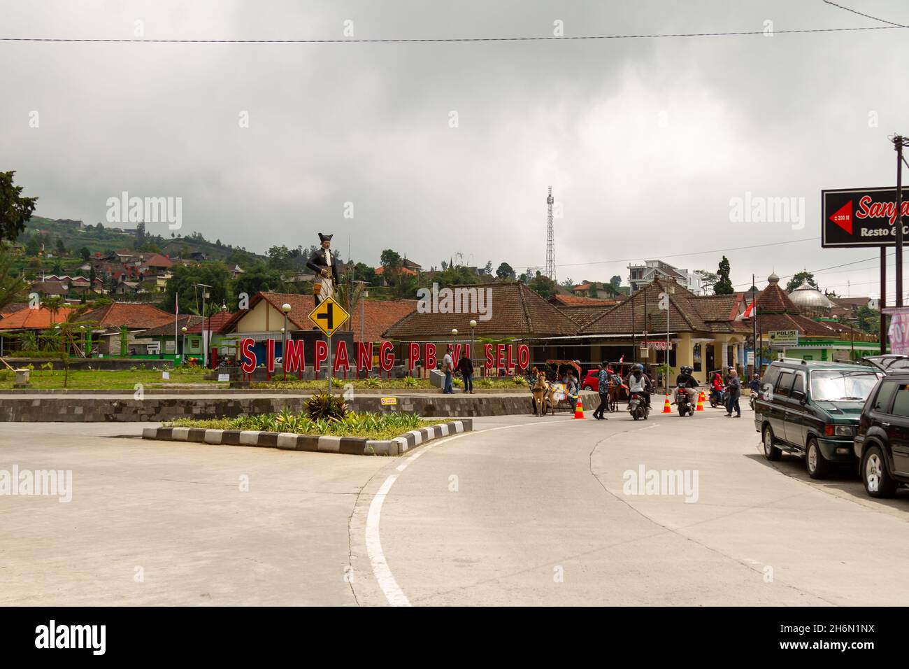 Die Simpang Lima Selo Gegend begann mit Besuchern überfüllt zu werden, nachdem die Aktivitätsbeschränkungen aufgrund von Covid-19 reduziert wurden. BOYOLALI CENTRAL JAVA, INDO Stockfoto