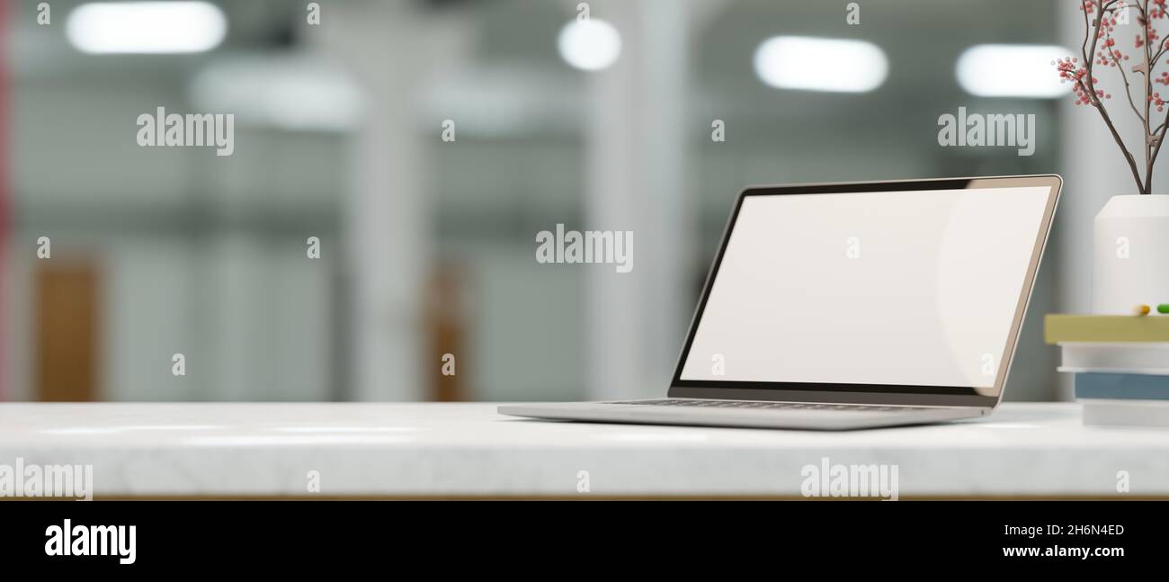 Laptop-Computer mit leerem Bildschirm auf weißem Marmortisch und Dekor über verschwommenem Bibliotheksraum im Hintergrund. 3d-Rendering, 3d-Illustration Stockfoto