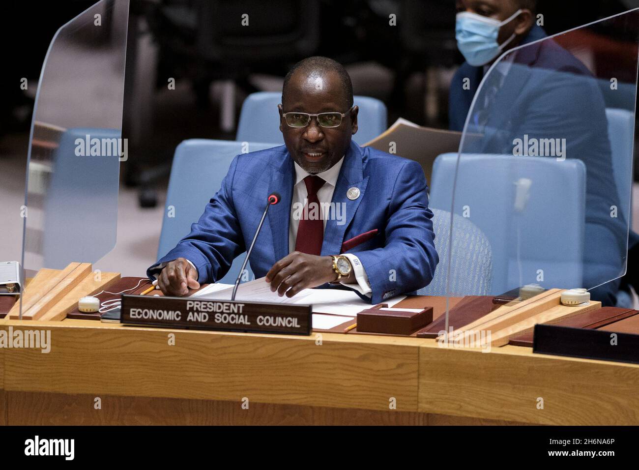 (211117) -- UNITED NATIONS, 17. November 2021 (Xinhua) -- Collen Vixen Kelapile, Präsident des Wirtschafts- und Sozialrats, spricht am 16. November 2021 im UN-Hauptquartier in New York vor der Sitzung des UN-Sicherheitsrats "Frieden und Sicherheit durch Präventivdiplomatie: Ein gemeinsames Ziel für alle Hauptorgane der Vereinten Nationen". (Manuel Elias/UN Photo/Handout via Xinhua) Stockfoto (211117) -- UNITED NATIONS, 17. November 2021 (Xinhua) -- Collen Vixen Kelapile, Präsident des Wirtschafts- und Sozialrats, spricht am 16. November 2021 im UN-Hauptquartier in New York vor der Sitzung des UN-Sicherheitsrats "Frieden und Sicherheit durch Präventivdiplomatie: Ein gemeinsames Ziel für alle Hauptorgane der Vereinten Nationen". (Manuel Elias/UN Photo/Handout via Xinhua) Stockfoto