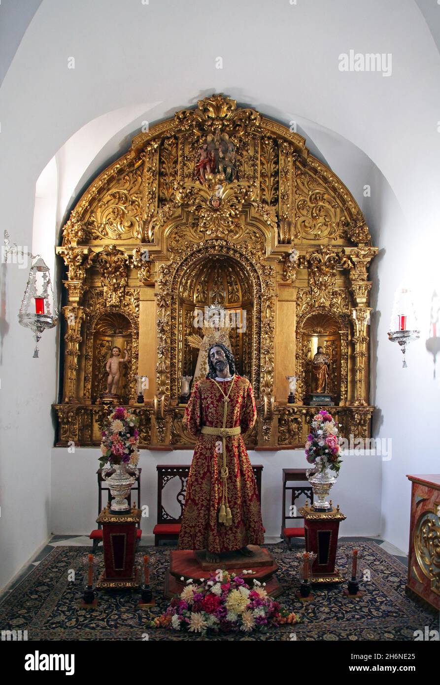 Die Pfarrkirche von San Juan y Todos los Santos (St. Johannes und alle Heiligen).Prototyp einer barocken Kirche.das Altarbild ist das Werk von Juan Fernández del Río, das dem Architekten Francisco Hurtado Izquierdo zugeschrieben wird. Stockfoto