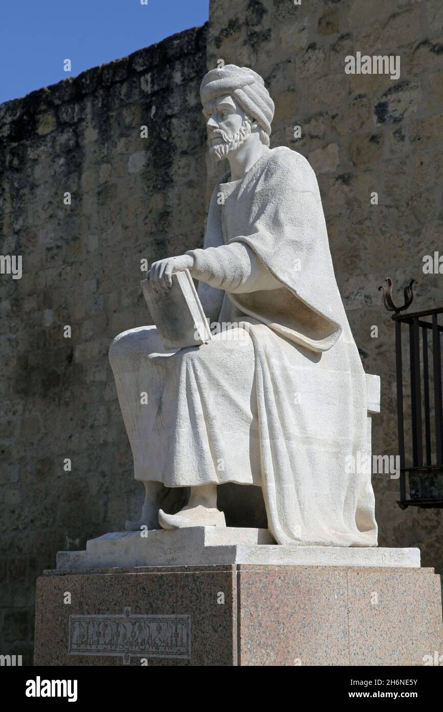 Statue von Abu Al Walid Muhammad Ibn Ruchd Averroes.Cordoba Spanien. (Averroës) (1126-1198) spanischer Arzt, Philosoph, Astronom und Jurist Stockfoto