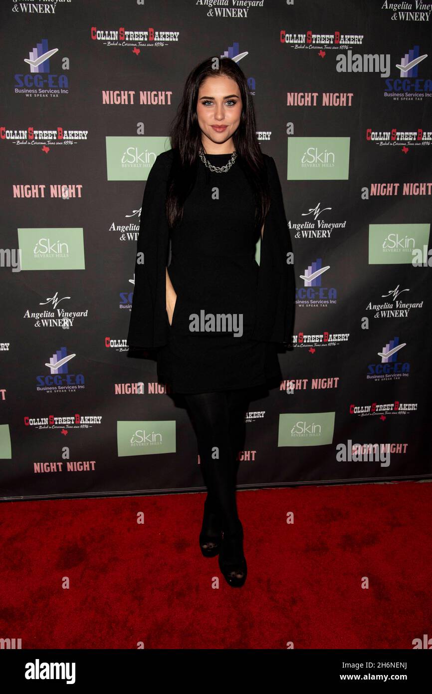 Brenna Damico nimmt am 16. November 2021 an der „Night Night“-Filmpremiere von Rose Dove Entertainment im Laemmle Royal Theatre, Los Angeles, CA Teil Stockfoto